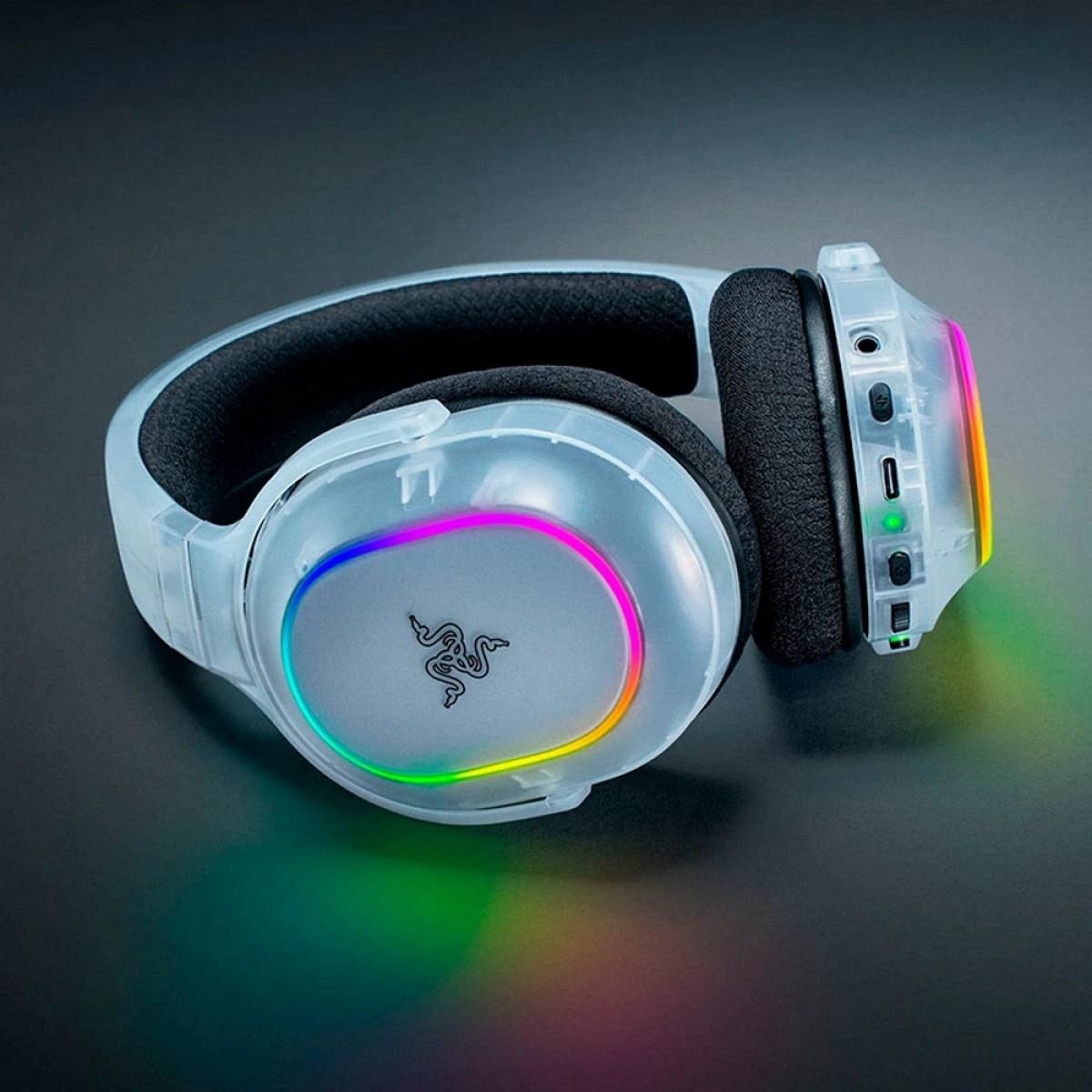 Tai nghe Razer Barracuda X Chroma | Phantom White Edition