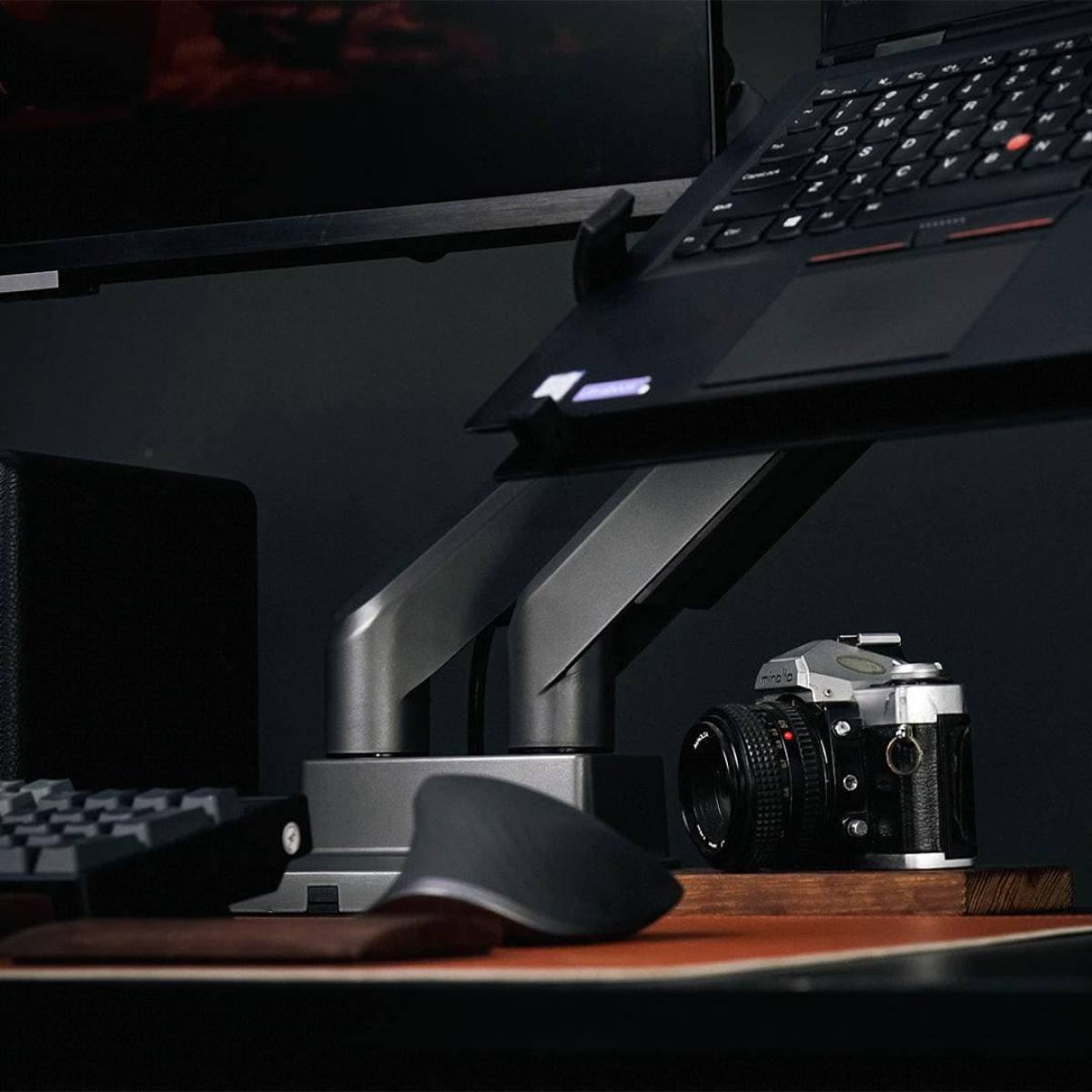 Giá treo laptop HyperWork VESA HPW-LT01